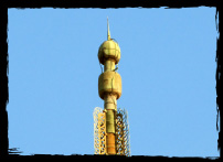 The crown of the pagoda fitted with a lightning rod