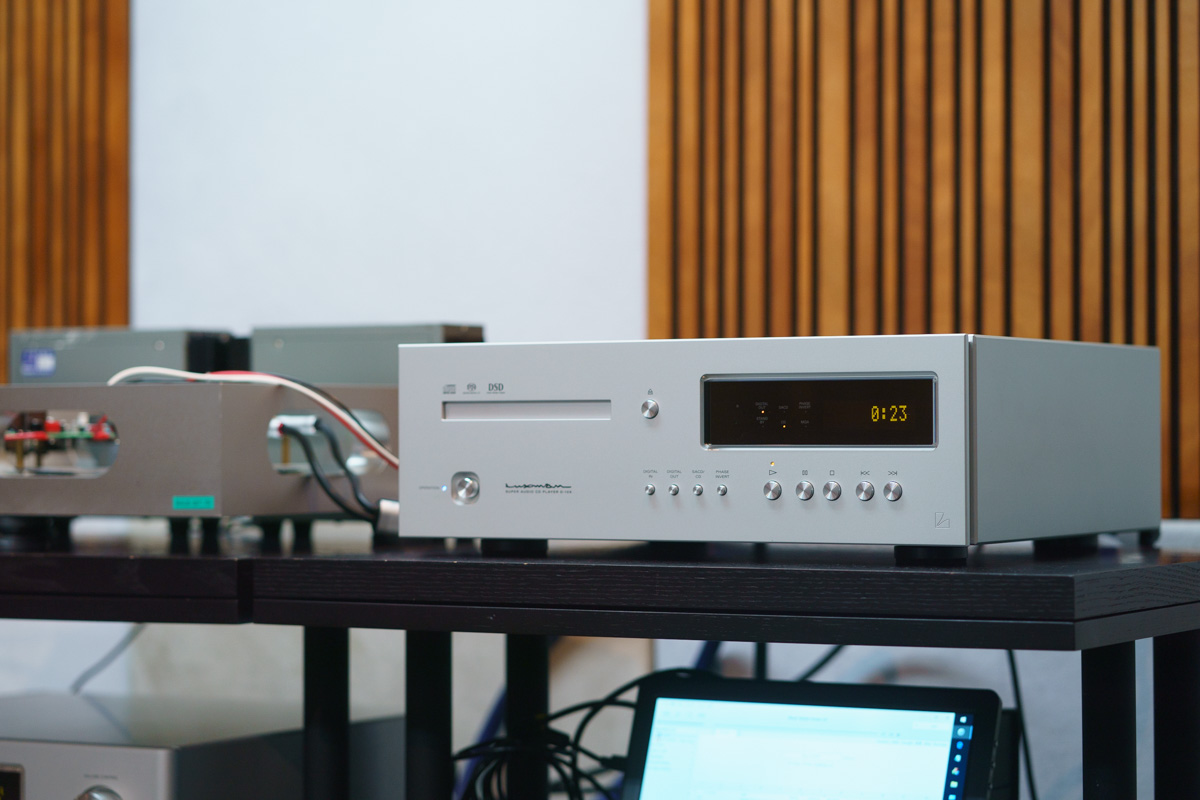 LUXMAN’s Premier SACD/CD Player, the D-10X