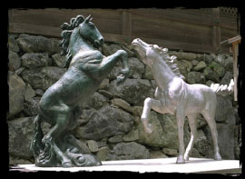 Bronze horse statue 