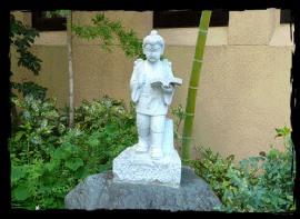 A statue of Ninomiya Kinjiro, perfect for an former elementary school