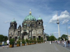 ベルリン大聖堂と、テレビ塔
